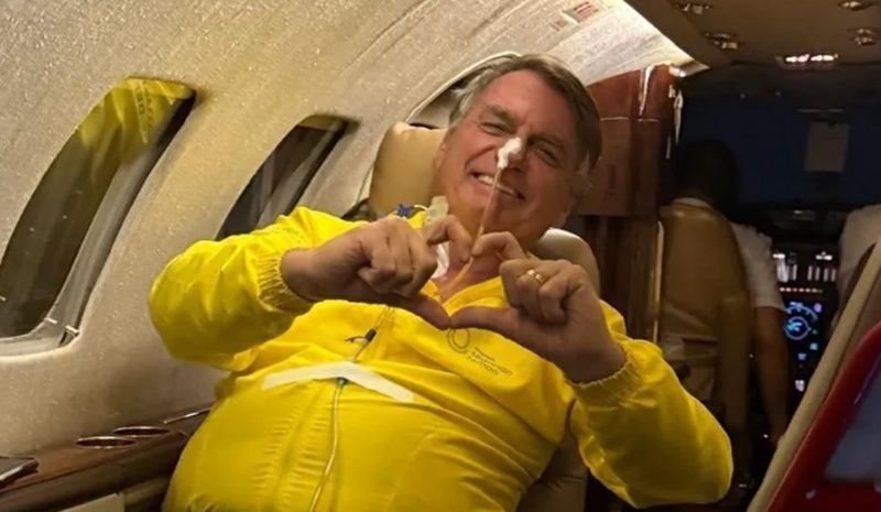 Bolsonaro após ser atendido no hospital em Natal, é transferido para Brasília