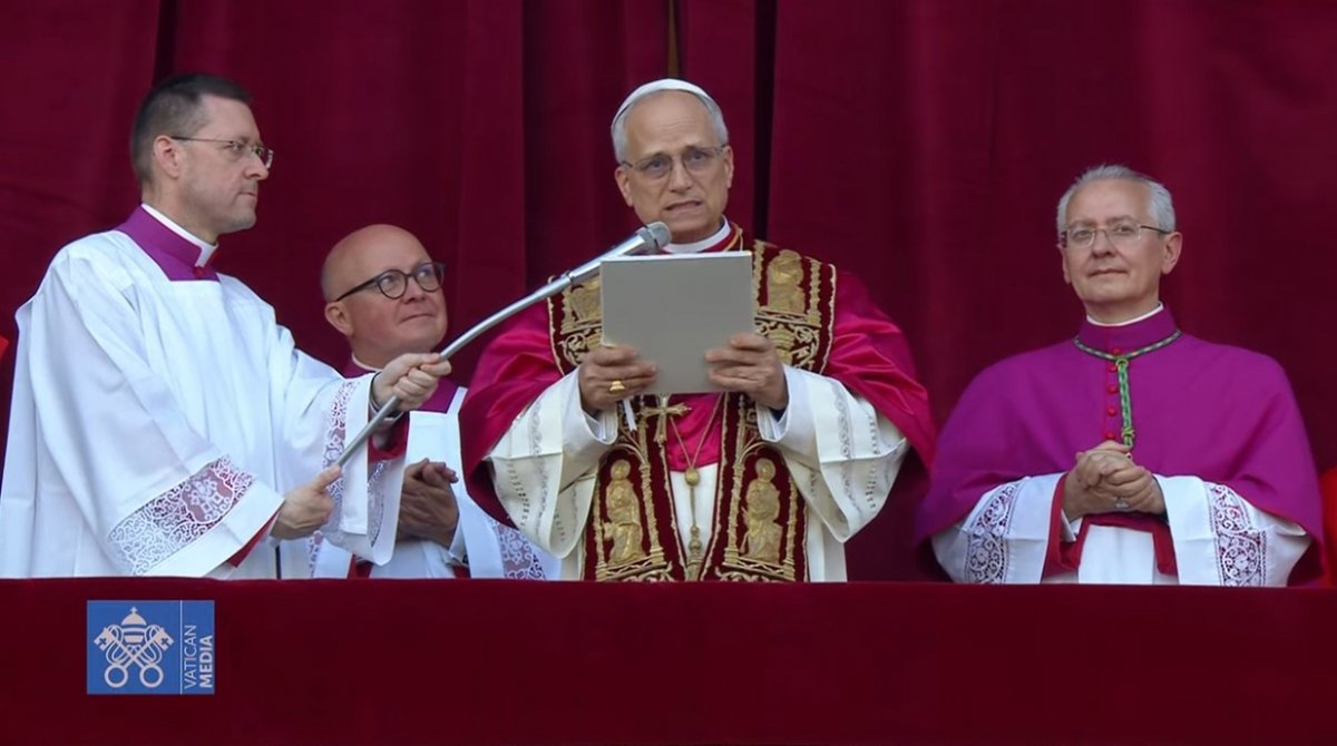 Robert Francis Prevost é eleito Papa Leão XIV e faz primeira aparição no Vaticano