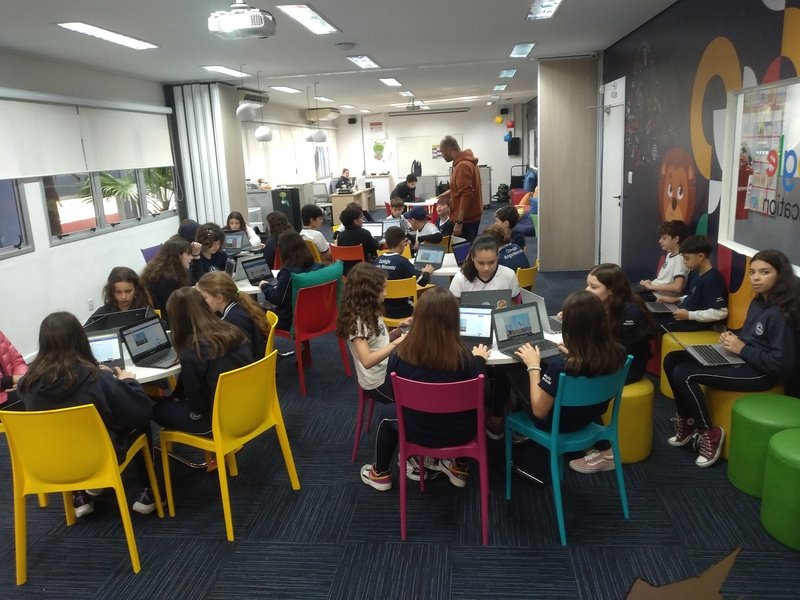 Colégios estimulam alunos a desenvolver jogos em ação de educação digital