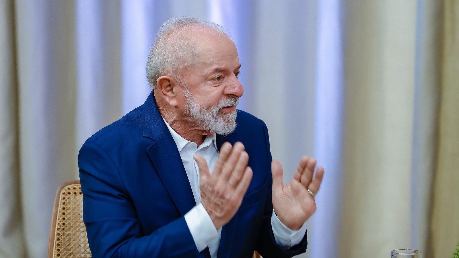 Lula veta projeto que aumenta o número de deputados