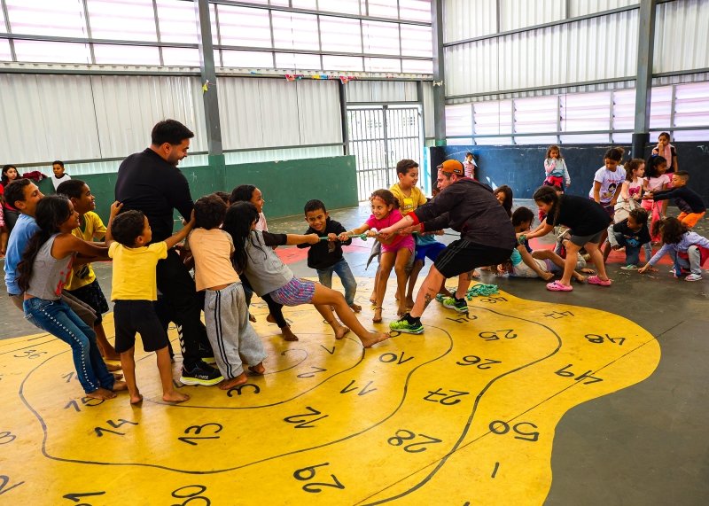 Colônia de Férias de Santa Bárbara movimenta crianças com atividades gratuitas