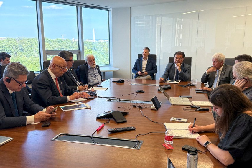 Senadores buscam apoio de parlamentares dos EUA contra tarifaço