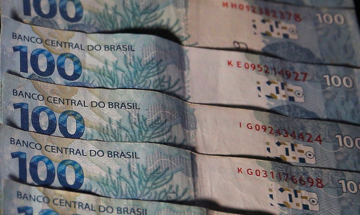 Mercado financeiro reduz previsão da inflação para 5,18%
