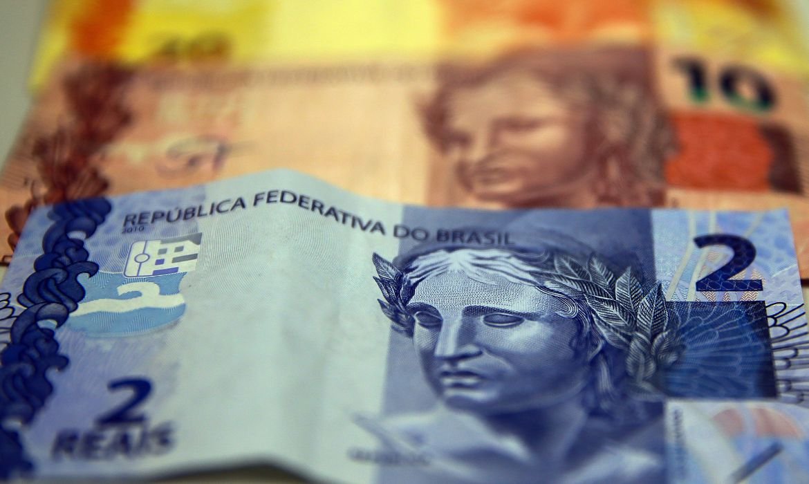 Brasileiros sacaram R$ 315 milhões em valores a receber em maio
