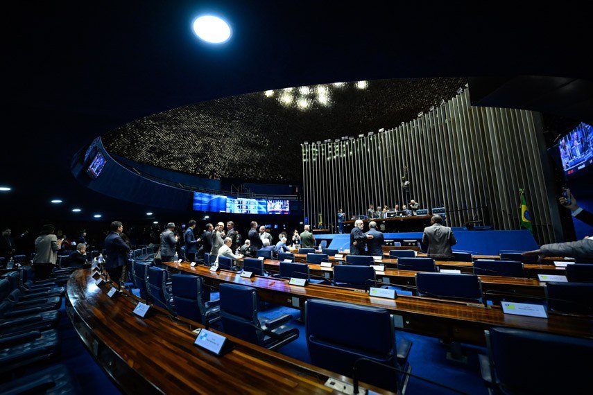 Senado aprova isenção do IR para quem recebe até dois salários mínimos