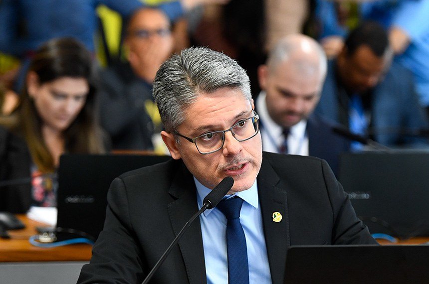 Projeto do Senado para proteger crianças na internet aguarda análise da Câmara