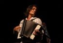 Espetáculo “Me Dá Tua Mão”, com Clóvys Tôrres, chega ao Teatro Municipal de Americana