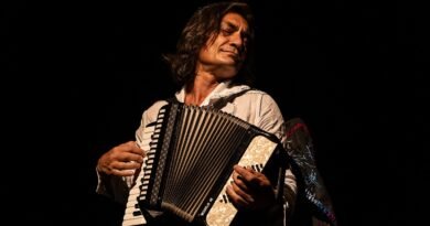 Espetáculo “Me Dá Tua Mão”, com Clóvys Tôrres, chega ao Teatro Municipal de Americana