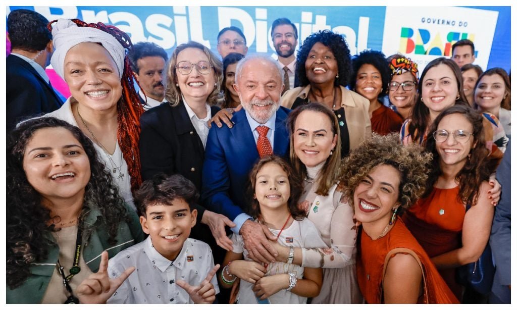 Lula sanciona lei contra adultização de crianças nas redes