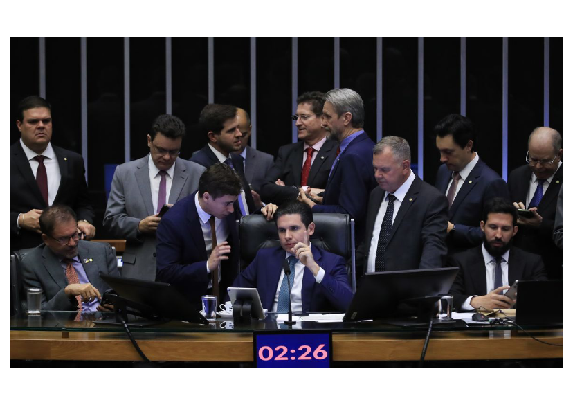 PEC da blindagem é aprovada por deputados e vai ao Senado 