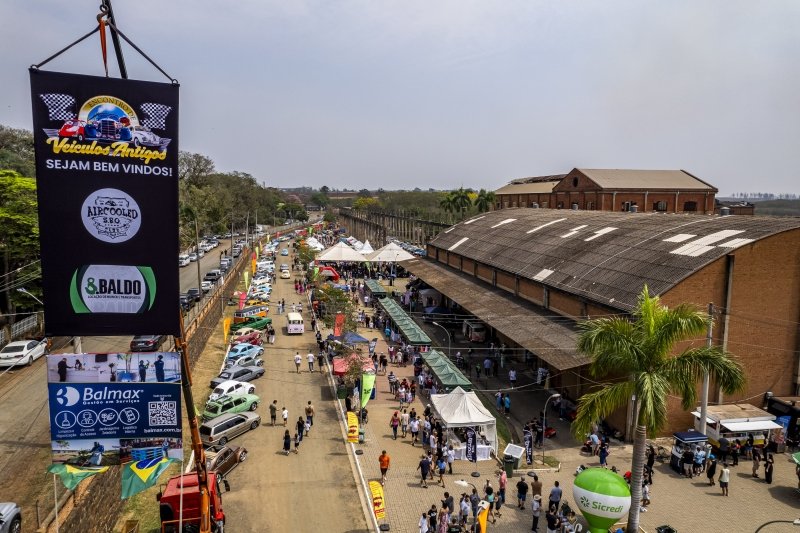 Santa Bárbara recebe o 11º Encontro de Veículos Antigos