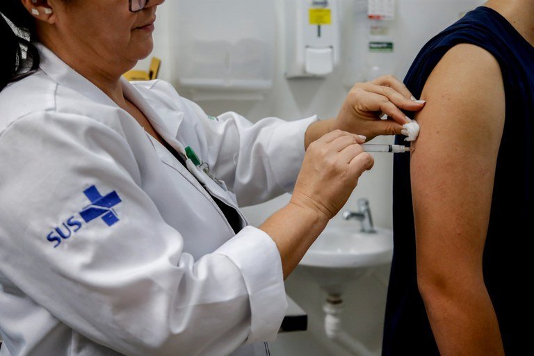 Vacinação contra HPV é prorrogada até dezembro de 2025 para adolescentes
