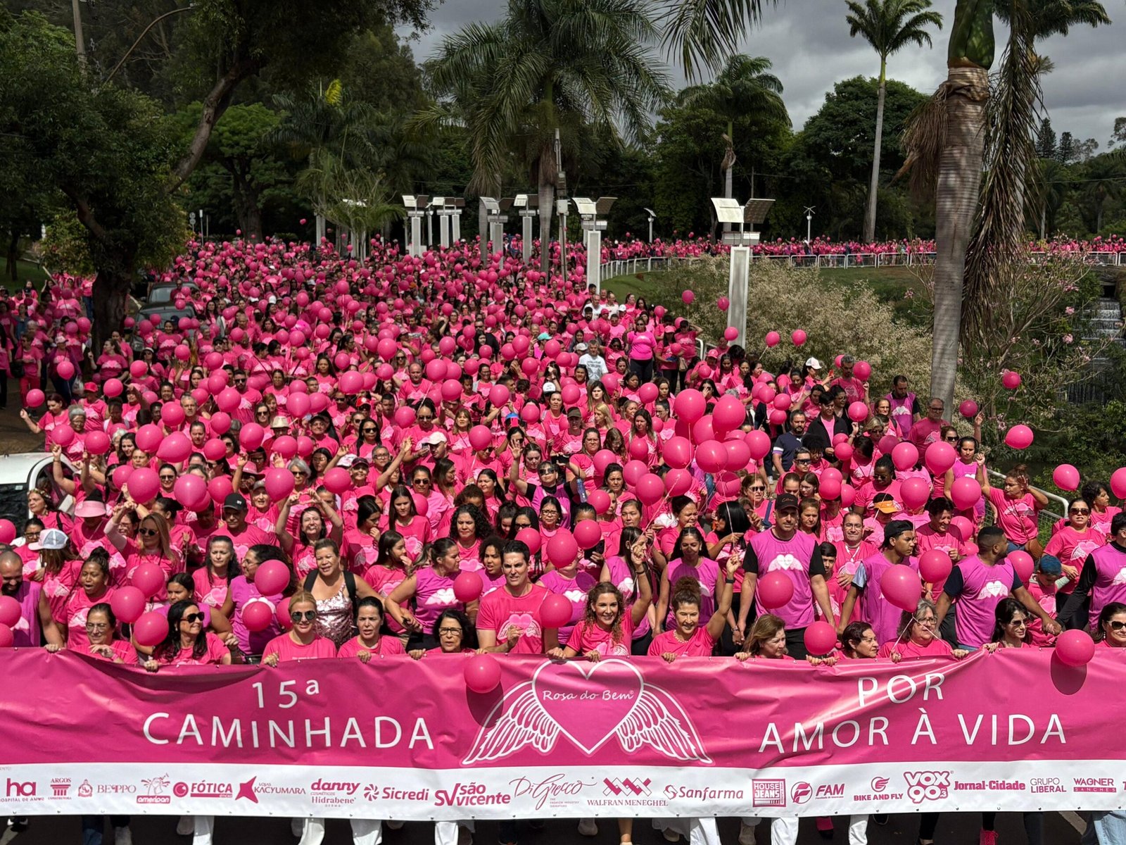 Caminhada do Rosa do Bem reúne 10 mil pessoas em Americana