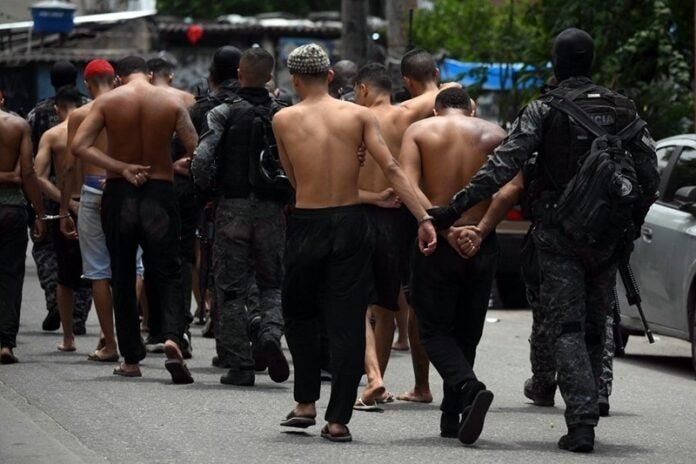 Megaoperação no Alemão e na Penha contra o CV tem 64 mortos e 81 presos, vias são fechadas em represália em todo o Grande Rio