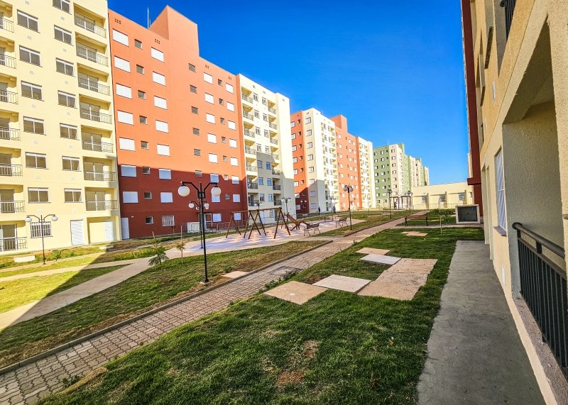 Prefeito Rafael Piovezan e governador Tarcísio de Freitas inauguram moradias no Romano