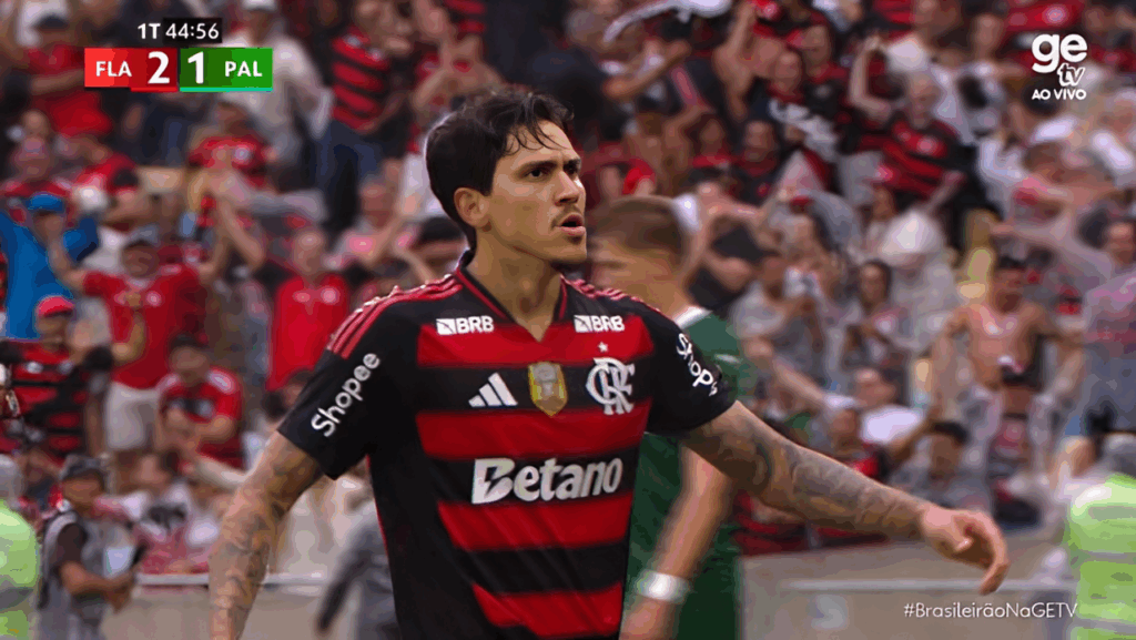 Flamengo vence no Maracanã e empata em número de pontos com Palmeiras