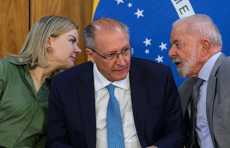 Governo é contra equiparar facções ao terrorismo, diz Gleisi Hoffmann 