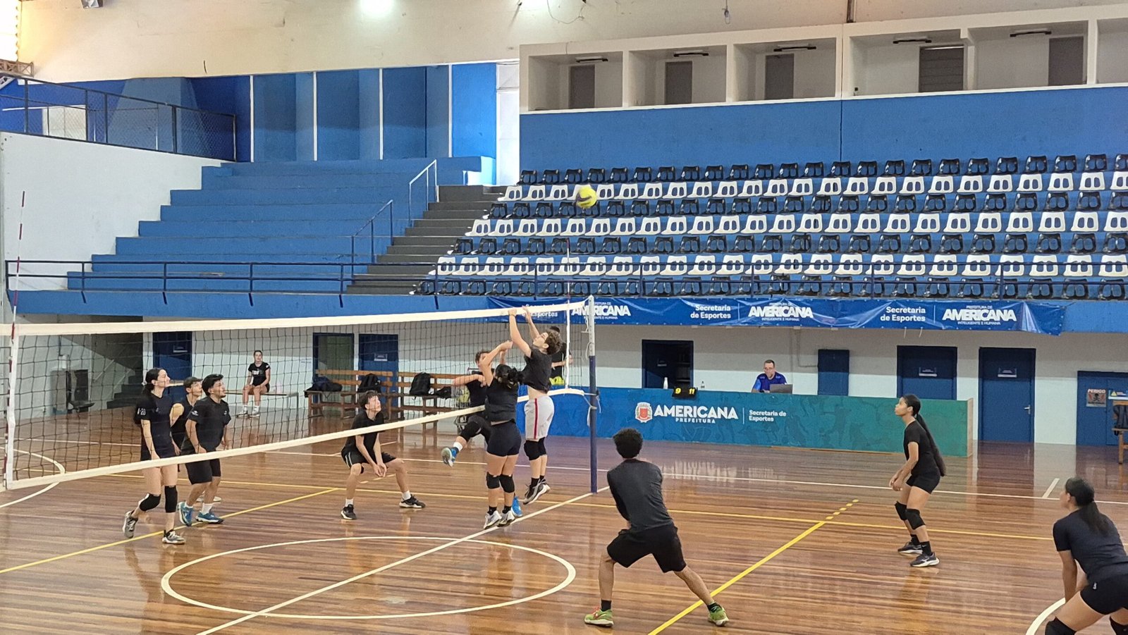 Americana realiza 2ª edição do torneio misto de vôlei sub-19