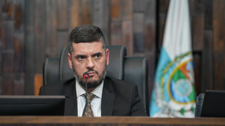 Alerj decide revogar a prisão preventiva do deputado Rodrigo Bacellar