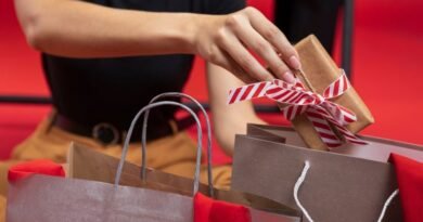 Entenda os direitos do consumidor para trocas de presentes de Natal
