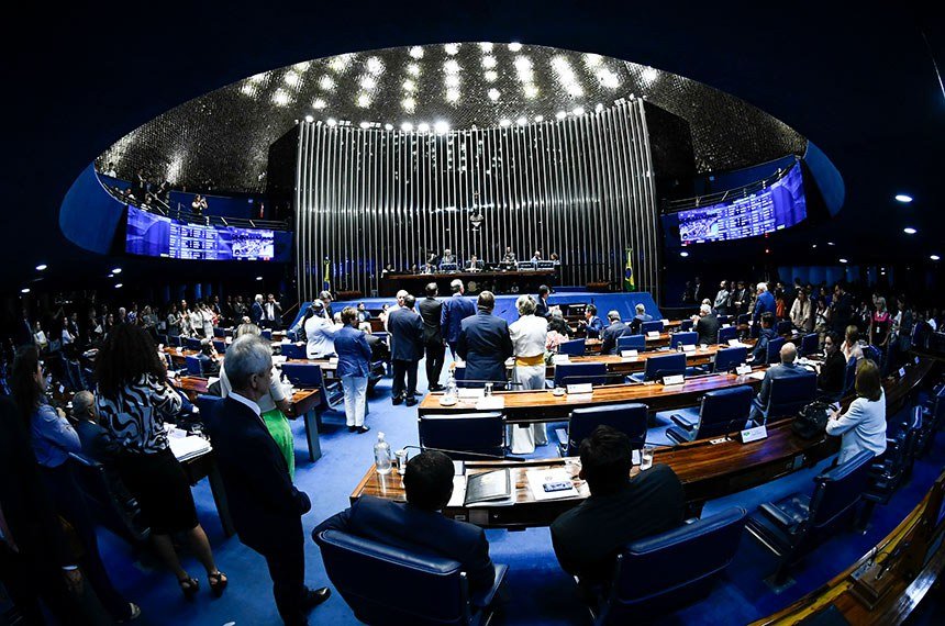 Nova lei corta incentivos, eleva impostos sobre bets e impõe teto fiscal