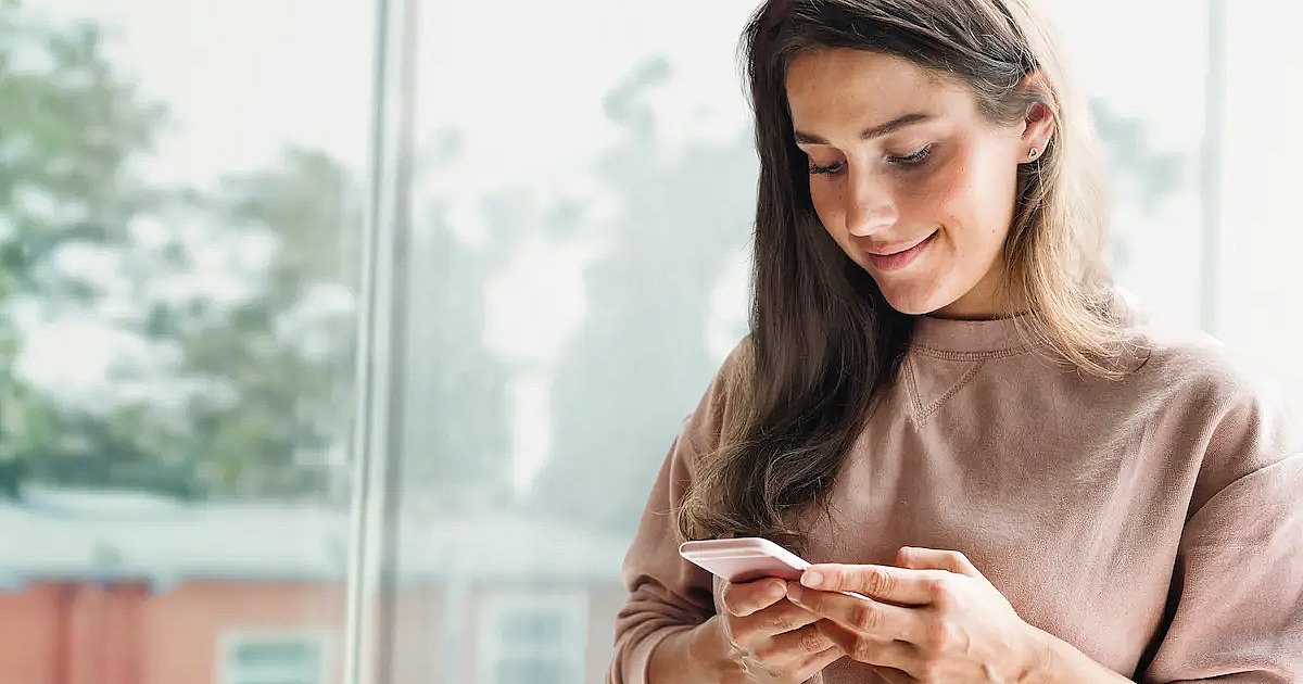 Brasileiro está falando menos de política no WhatsApp