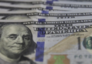 Dólar cai para o menor valor em 21 meses, e bolsa bate recorde