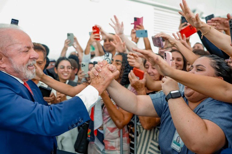 Lula inaugura novas áreas do Hospital Universitário de São Carlos (SP)