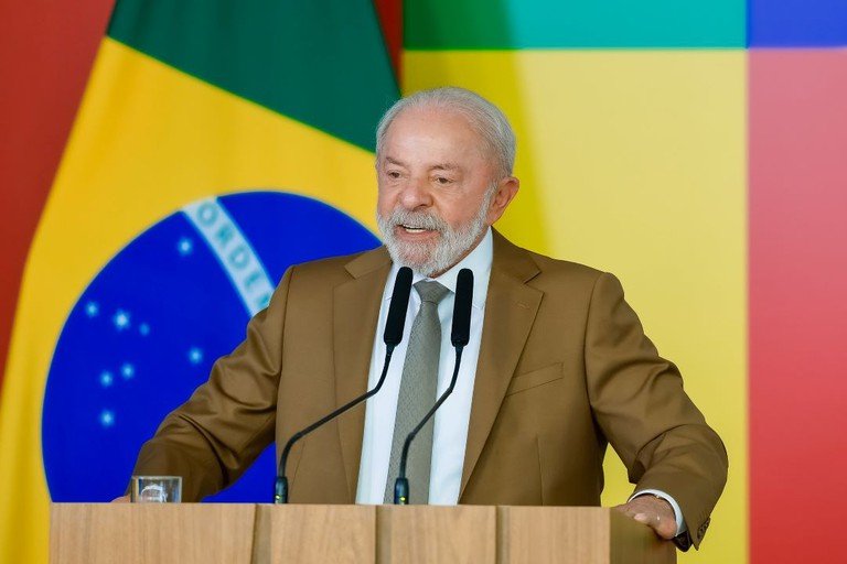 Lula assina medidas para proteger população da alta do petróleo