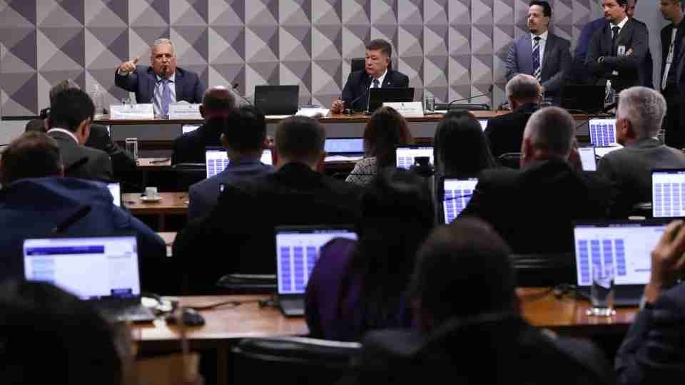 Mendonça proíbe CPMI do INSS de acessar dados de Vorcaro em sala-cofre