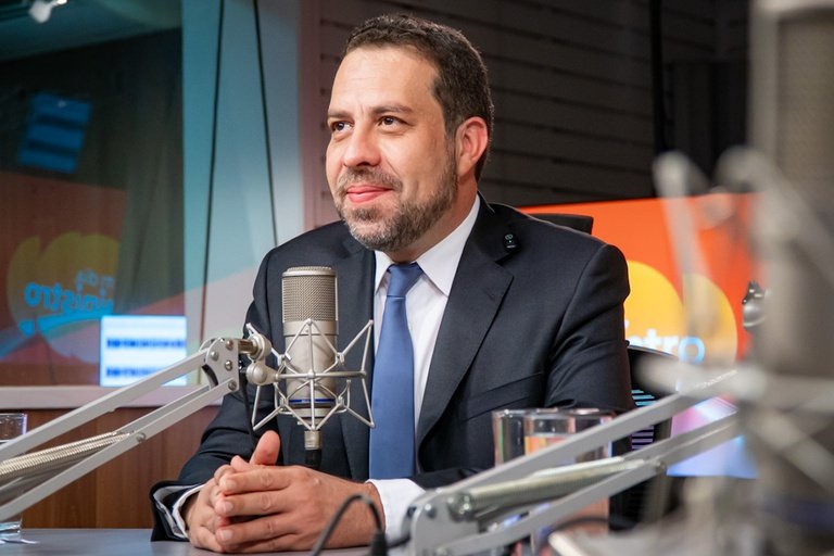 Guilherme Boulos: “Defender a família é defender o fim da escala 6×1. Tempo para ficar com a família”