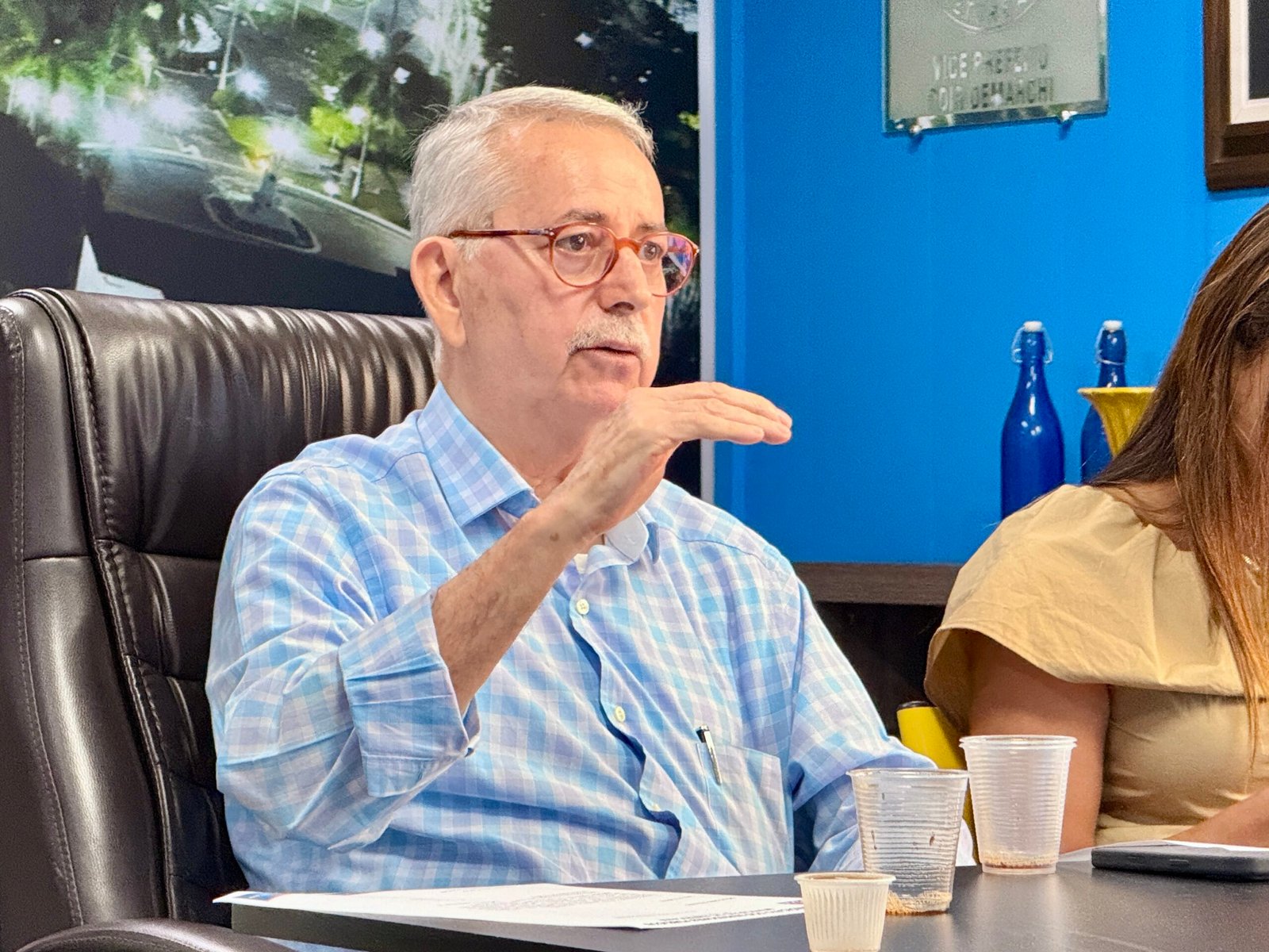 Prefeito Chico atende pedido dos servidores para conceder reajuste salarial de 8,36% e 15% na cesta