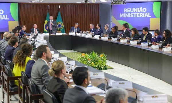 Governo federal faz mais duas trocas em ministérios antes das eleições