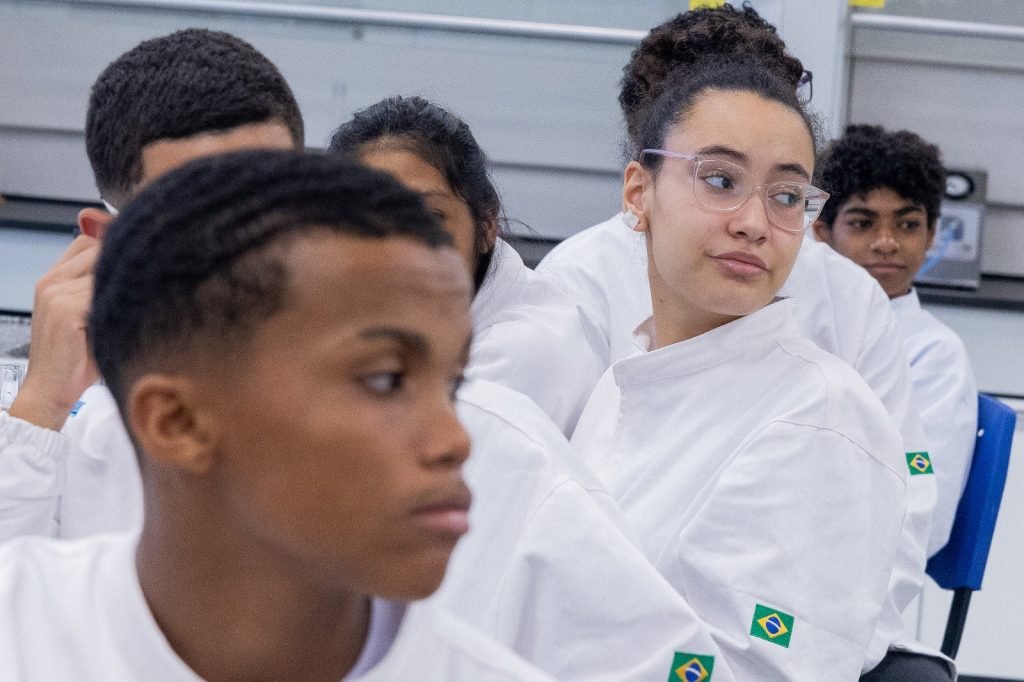 Programa de estágio com bolsa a alunos do Ensino Médio tem inscrições abertas