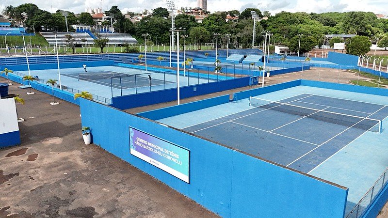 Americana terá aulas gratuitas de tênis nas quadras do Centro Cívico a partir de maio