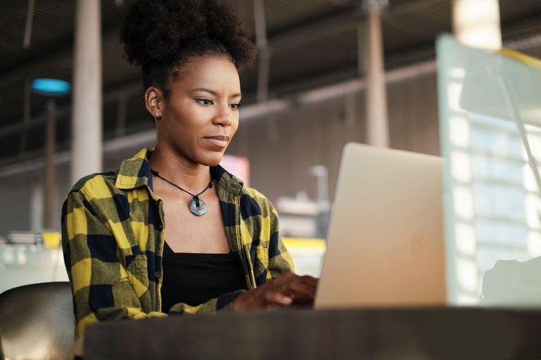 Curso com foco em práticas em Direitos Humanos, Diversidades e Educação Midiática, inscrições abertas