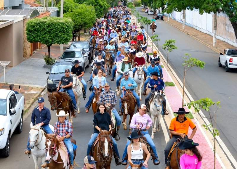 16º Desfile de Cavaleiros abre programação do Festival Raízes de Santa Bárbara 2026