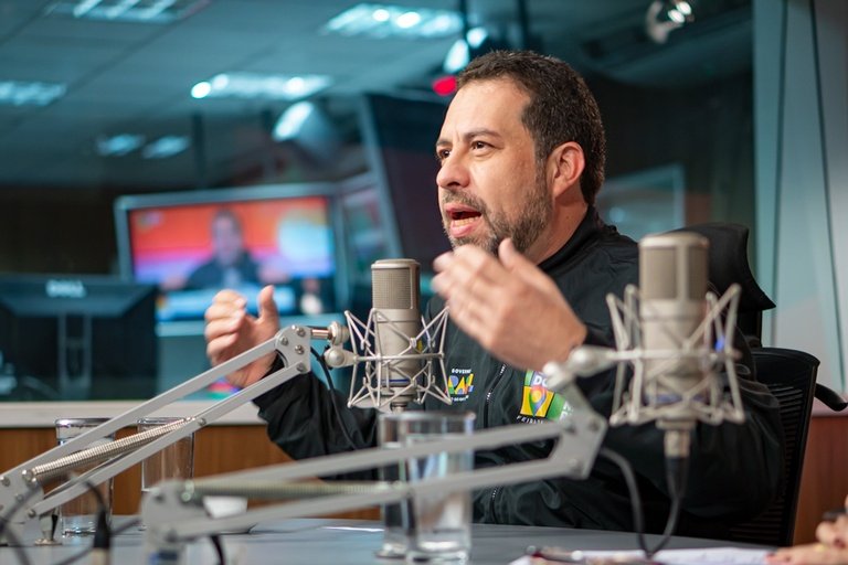 Boulos defende mudança rápida na escala 6×1: “Não aceitaremos uma transição longa”