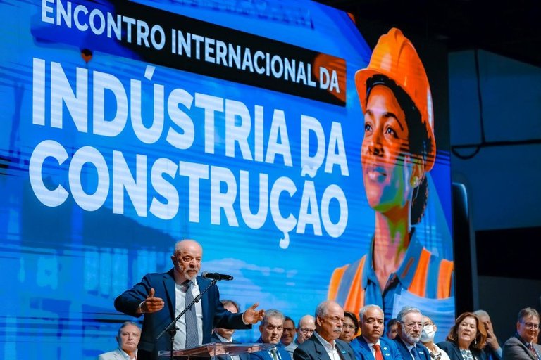 “A construção civil é imprescindível para o futuro desse país”, afirma Lula