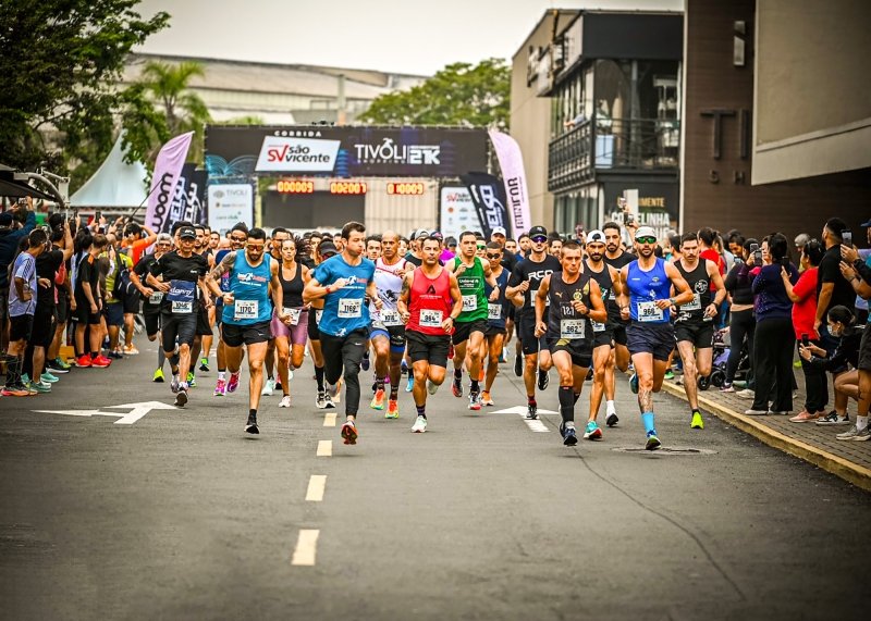 Meia Maratona Tivoli Shopping reúne 2.350 corredores em Santa Bárbara