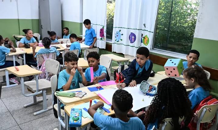Governo fixa em R$ 5,1 mil novo piso nacional do magistério