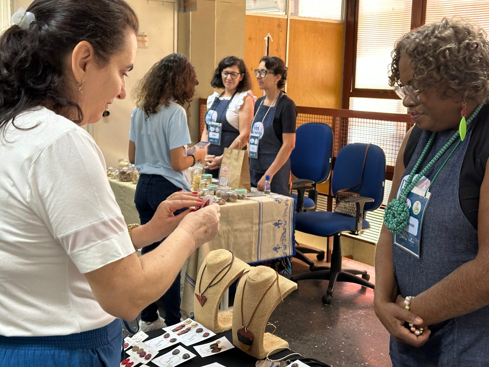 Feira Criativa tem edição especial de Dia dos Namorados no Paço Municipal
