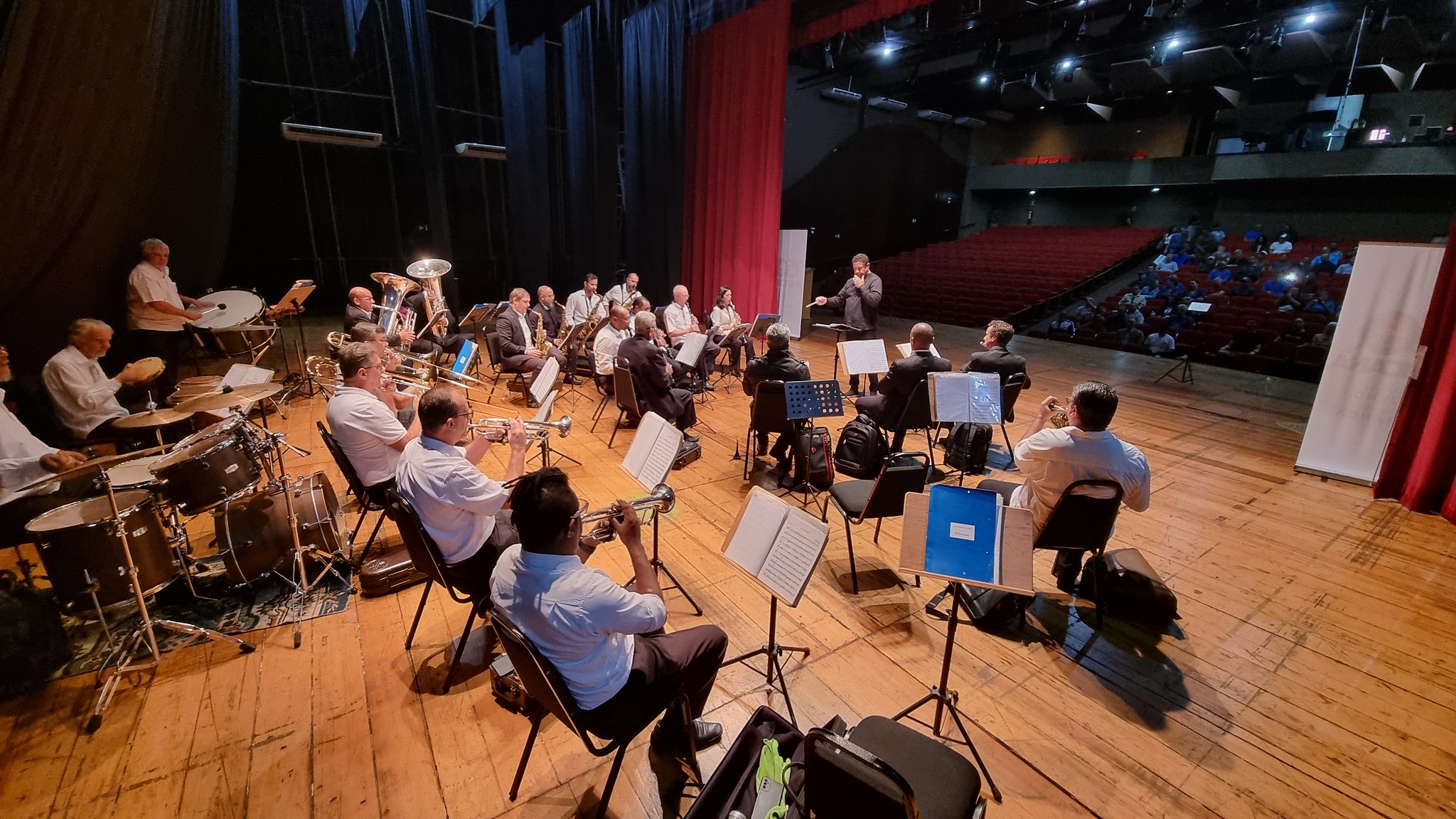 Banda Municipal de Americana faz tributo às raízes sertanejas em show especial no Teatro Lulu Benencase
