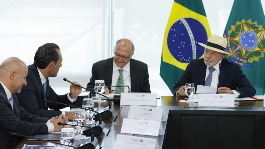 Stellantis detalha investimento de R$ 30 bilhões no Brasil até 2030 e ampliação de empregos