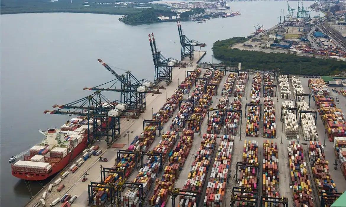EUA impõem nova tarifa de 12,5% a produtos brasileiros