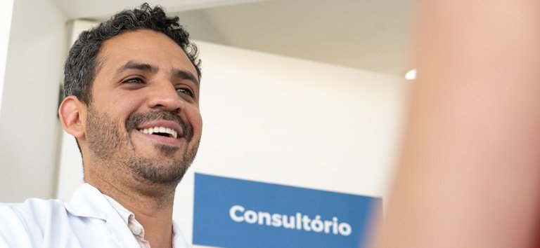 Ministério da Saúde prorroga permanência de médicos especialistas até fevereiro de 2027 em todo o país