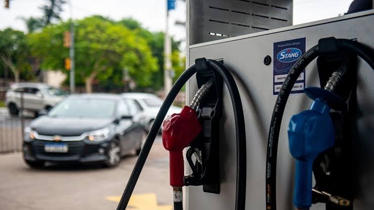 Sancionada lei que aumenta penas para furto e roubo de combustíveis