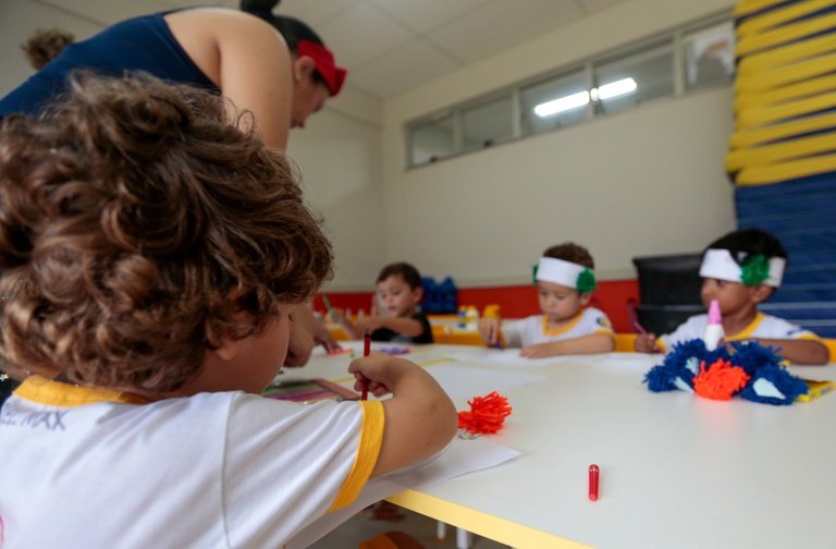Programa de bolsas vai incentivar formação para a educação básica