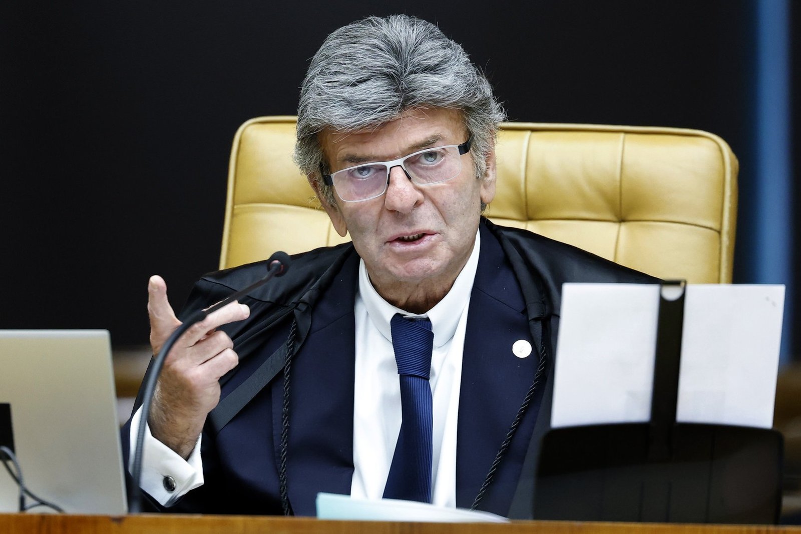 Fux suspende decisão de Dino e restabelece posts sobre Nossa Senhora
