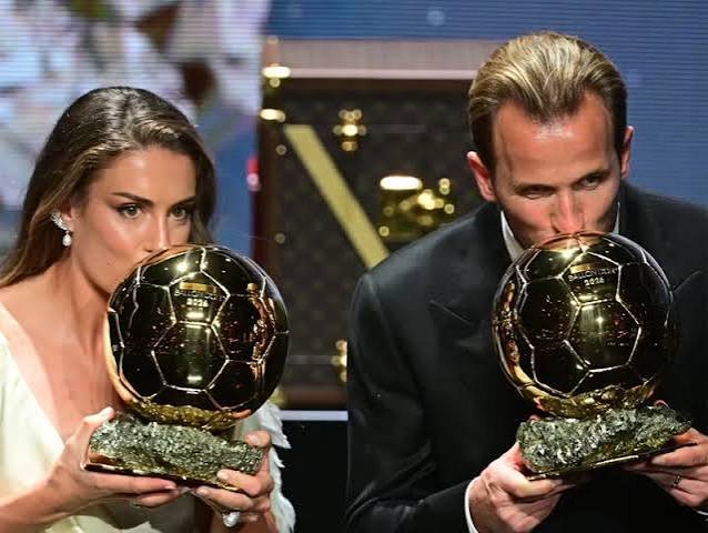 Harry Kane e Alexia Putellas vencem prêmio Bola de Ouro de 2026